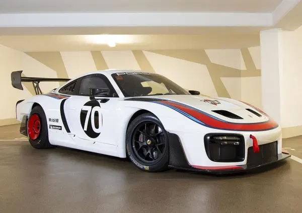 All'asta la Porsche 935 2/77 livrea Martini: ma sotto sotto &egrave; una 911 GT2 RS