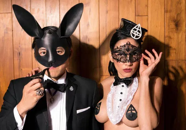 Barbara Costa: "La pornografia salver&agrave; il mondo"