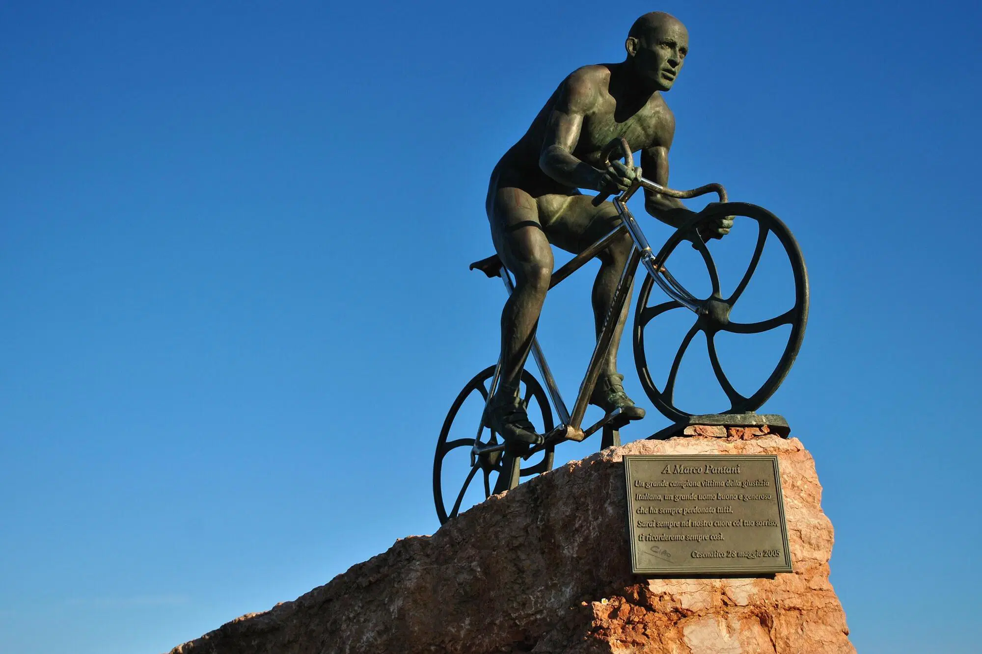 L'ultima salita di Marco Pantani monumento Cesenatico statua