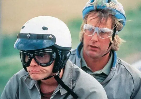 Tesla toglie la guida, Bmw mette le "rotelle" e Google fa i compiti: saremo disadattati, ma felici