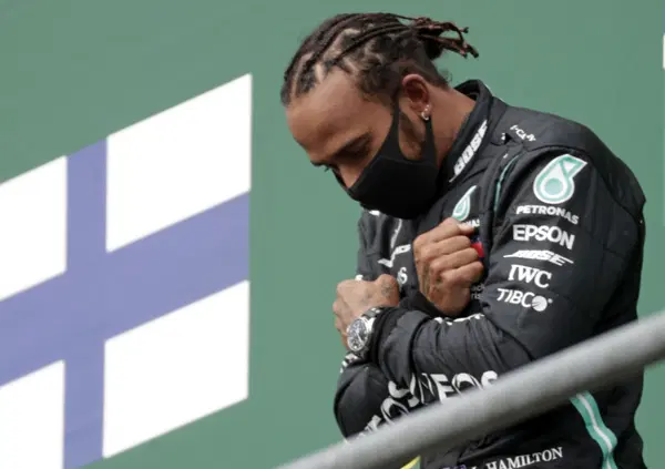Hamilton dedica la vittoria a Chadwick Boseman: "Il nostro supereroe"