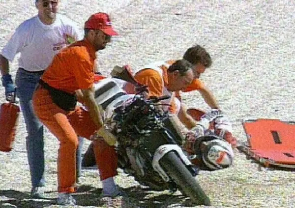 28 anni fa l'incidente di Wayne Rainey a Misano: in quei video onboard la storia di una leggenda