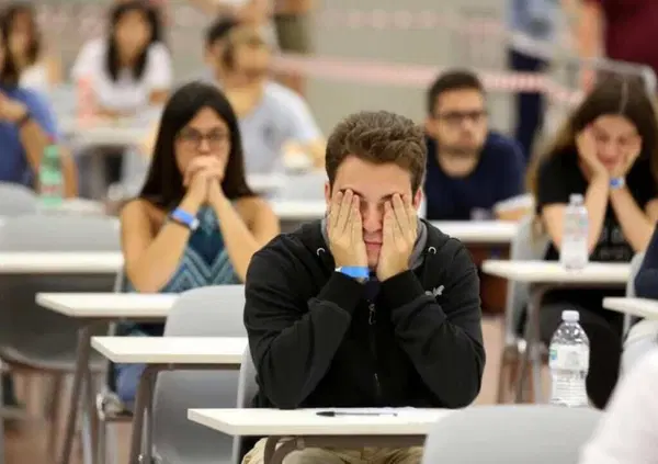 Nel mezzo di una pandemia in Italia c'&egrave; ancora bisogno di "truccare" i test di medicina?