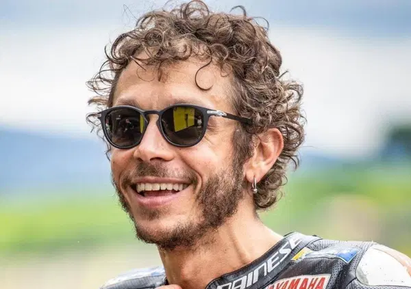 Valentino Rossi: "Piuttosto di entrare in sala parto far&ograve; finta di svenire"