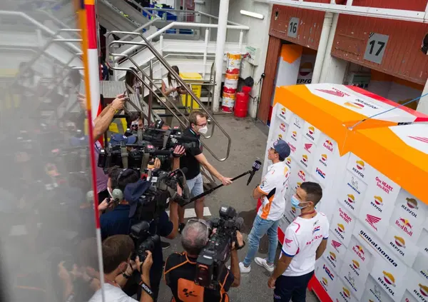 MotoGP a Barcellona: alla "prima" Marc Marquez c'&egrave;, Valentino Rossi no (ma &egrave; giustificato)