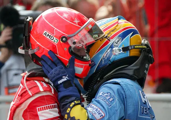 Se Hamilton ha perso contro Rosberg non pu&ograve; essere pi&ugrave; forte di Schumi, parola di Alonso 