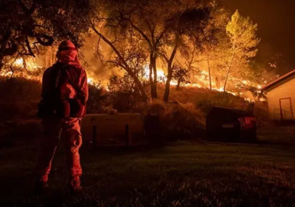 Jayson Uribe, gli incendi che stanno devastando la California e il cuore grande di un pilota
