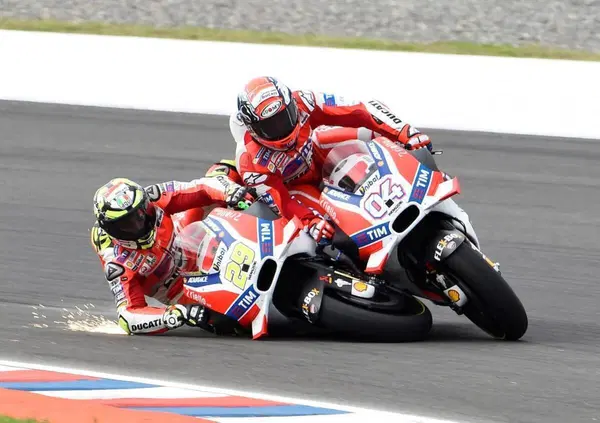 Andrea Dovizioso e Andrea Iannone: coppia "scambista". L&rsquo;offerta di Aprilia e  il pressing di Marc Marquez