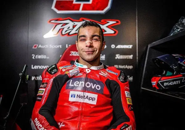 Cal Crutchlow: "Danilo, hai fatto a botte in un bar?". Ma in realt&agrave; &egrave; la puntura di un calabrone