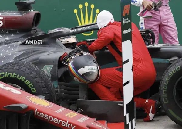 Vettel in ginocchio davanti a un Hamilton in lacrime, che cos'&egrave; lo sport se non questo 