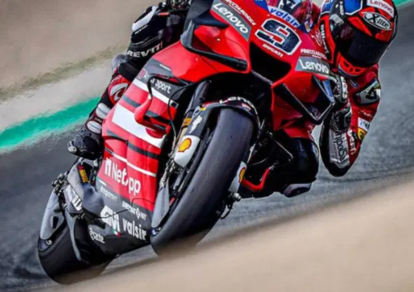 Danilo Petrucci in stile Giancarlo Falappa: al traguardo senza una manopola