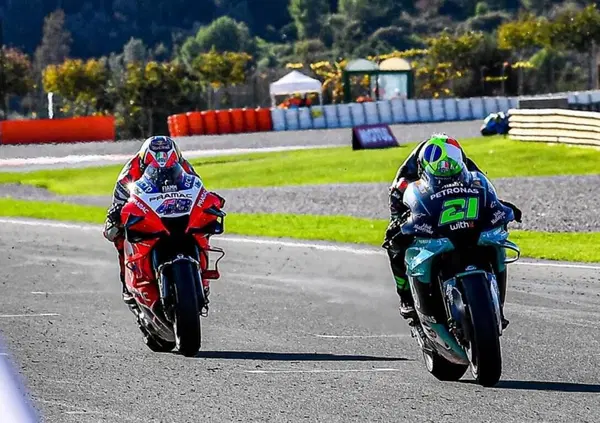 Il video &egrave; gi&agrave; virale: la &ldquo;lotta tra cani&rdquo; di Franco Morbidelli e Jack Miller vista dalle loro moto