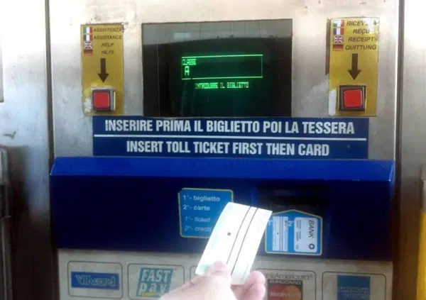 Autostrade, buco da 20 miliardi? Pagano gli automobilisti con l&rsquo;aumento dei pedaggi