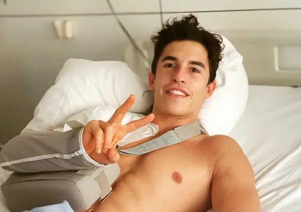 Il video del ritorno a casa di Marc Marquez dopo l'operazione e il ricovero al Ruber Hospital