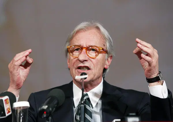 Vittorio Feltri tuona contro i monopattini: "Vanno dichiarati fuori legge"