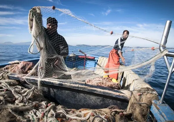 Dalla "Guerra del pesce" al ricatto libico: perch&eacute; a pagare sono 18 pescatori 