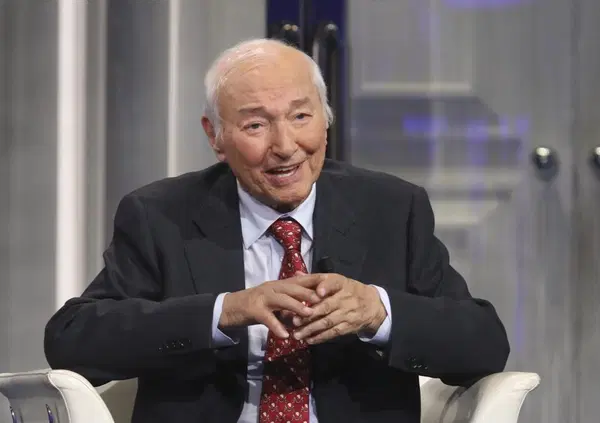 Piero Angela compie 92 anni: "Non vedo l'ora di vaccinarmi"