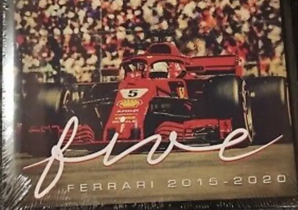 L'ultimo regalo di Natale di Vettel alla squadra: un libro per gli uomini Ferrari 