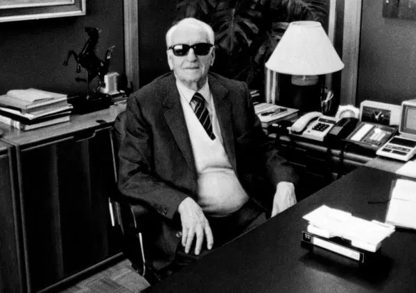 Enzo Ferrari ha incarnato l'ostinazione e oggi ne avrebbe fatti 125