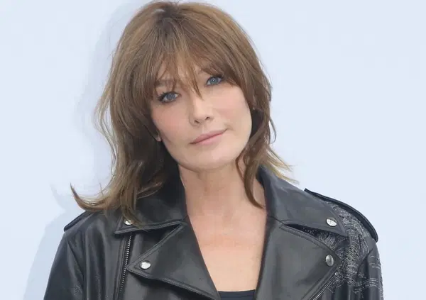 Carla Bruni: "il politicamente corretto &egrave; un pericolo per la democrazia"