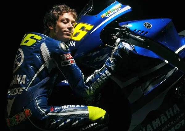 Valentino Rossi e quell'ostinata fedelt&agrave; a Yamaha (che rischia di costargli cara)