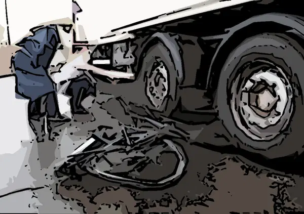 Con la bici elettrica contro il rimorchio di un camion: morto un 43enne