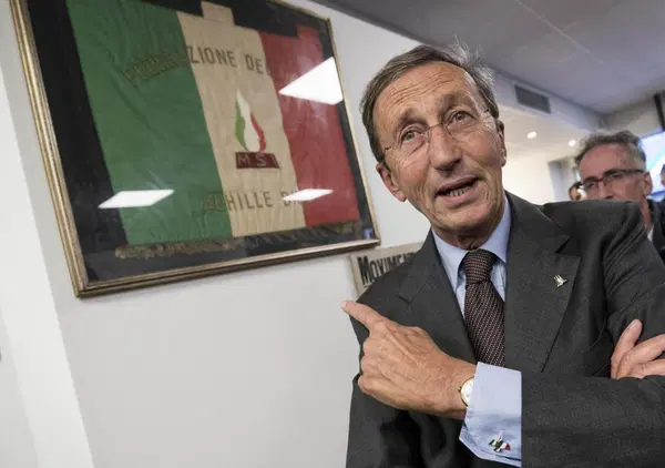Gianfranco Fini compie 70 anni e c&rsquo;&egrave; chi a destra ne sente la nostalgia: &ldquo;Magari tornasse lui&rdquo; 