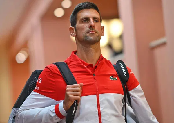 Il paradosso di Nole: numero uno e (incolpevole) &ldquo;cattivo maestro&rdquo;. La sua esenzione medica dal vaccino (se confermata) sar&agrave; un precedente per tutti gli sportivi?