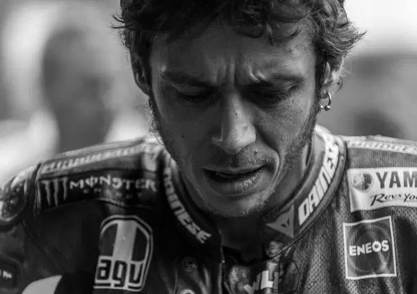Torna l&rsquo;incubo del covid per Valentino Rossi: costretto a saltare le 12 Ore del Golfo