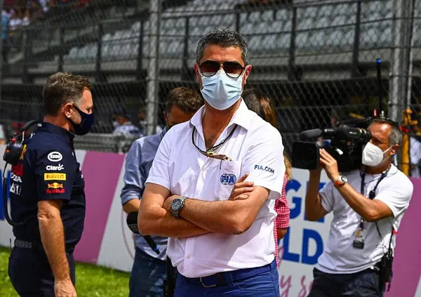 Toto Wolff non vuole pi&ugrave; la testa di Michael Masi: "Tutti insieme possiamo cambiare le regole di questo sport"