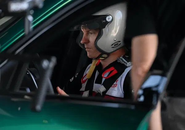 Kimi Raikkonen senza filtri dopo il ritiro: "Piscio in giardino e freno prima dell&rsquo;autovelox" 