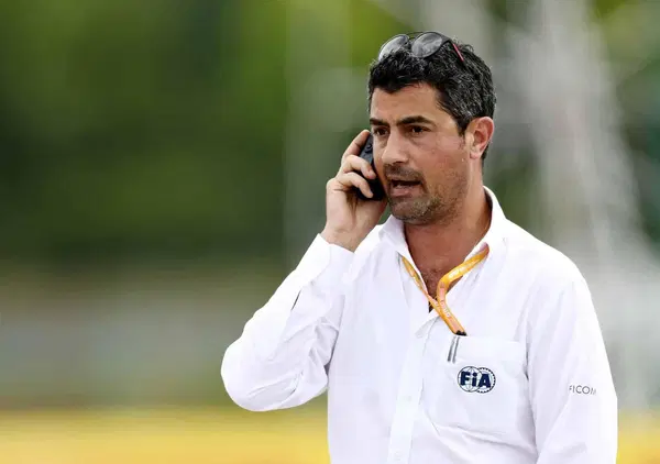 La conferma di Lewis Hamilton in F1 dipender&agrave; da Michael Masi. Brown: "Pu&ograve; fare quello che vuole, ma secondo me..."