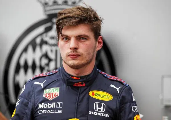[VIDEO] Max Verstappen sfotte Hamilton e la Mercedes: "Tranquillo, chiamo Michael Masi"