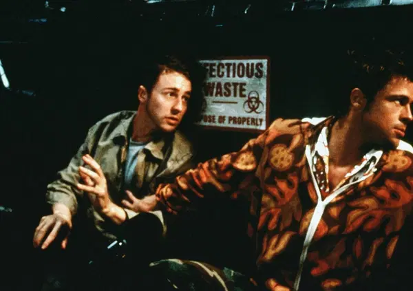 La Cina cambia il finale di Fight Club. Ma nel &ldquo;mondo libero&rdquo; succede anche di peggio, secondo l&rsquo;autore di Fight Club