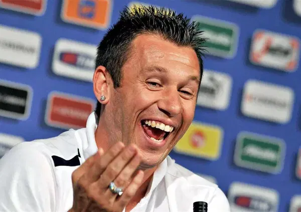 Cassano, ascolta a noi: esci dall'Instagram e torna il solito (geniale) "trimone" offline