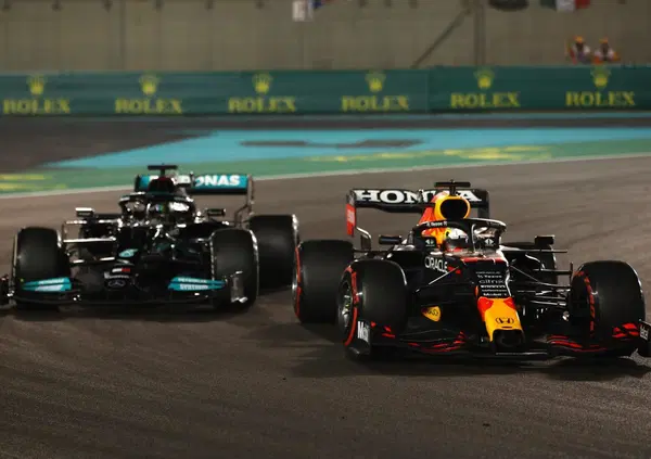 "Hamilton non ha nulla di cui lamentarsi, ha lasciato la porta aperta a Max". L'ex campione del mondo di F1 che fa infuriare i fans di Lewis