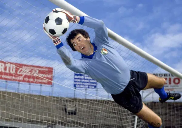 Gli 80 anni di Dino Zoff: tra Juve, Europei e Mondiali, auguri all'ultimo dei rivoluzionari