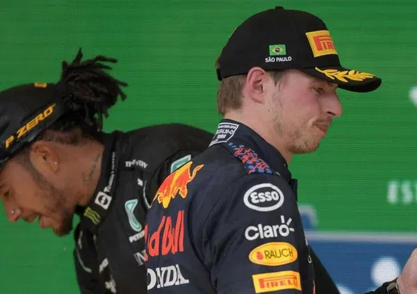 "Mentre Verstappen diventa pi&ugrave; forte, Hamilton invecchia": Marko non ha dubbi sul futuro