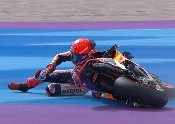 La caduta di Marc Marquez che gli ha impedito di puntare al podio la domenica in Qatar [VIDEO]