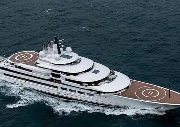 Putin invade la Versilia con uno yacht da 700 milioni e una mansion extra lusso (di sua propriet&agrave;?)