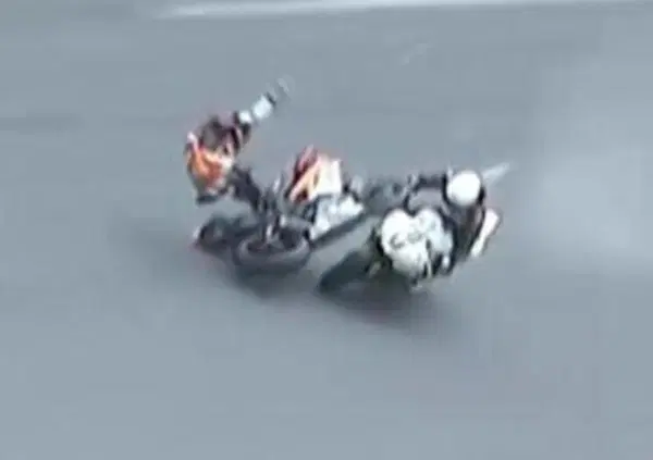 Folle incidente in moto sull'ovale di Daytona: Miranda &egrave; vivo per miracolo [VIDEO]