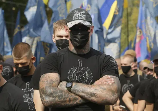 Il filo nero che lega l'estrema destra alla guerra in Ucraina. L'esperto Jonghi Lavarini: &ldquo;Ci sono mercenari della nostra area a combattere per i russi&rdquo;. E su Salvini e Putin rivela un segreto... 