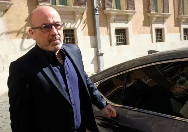 Il prezzo dei carburanti per il ministro Cingolani &egrave; &ldquo;una colossale truffa&rdquo;. Ma cosa fa il suo Governo al riguardo?