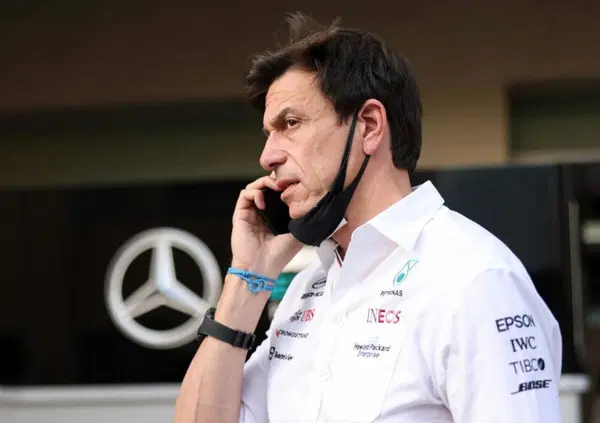 Toto Wolff: le minacce a Rosberg e Hamilton, la salute mentale e quel "matrimonio" salvato in cucina: "Ho detto a Lewis di non volere il divorzio"