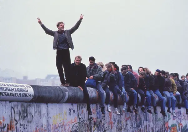 Dobbiamo ricostruire il Muro di Berlino, ma stavolta tra Russia e Ucraina