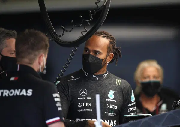 Villeneuve stronca Hamilton: "La Mercedes &egrave; caduta dal piedistallo. E adesso..."