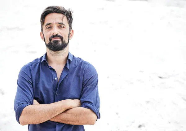 Francesco Mazza ha il veleno nella coda: ecco perch&eacute; il suo romanzo d'esordio vi stregher&agrave;