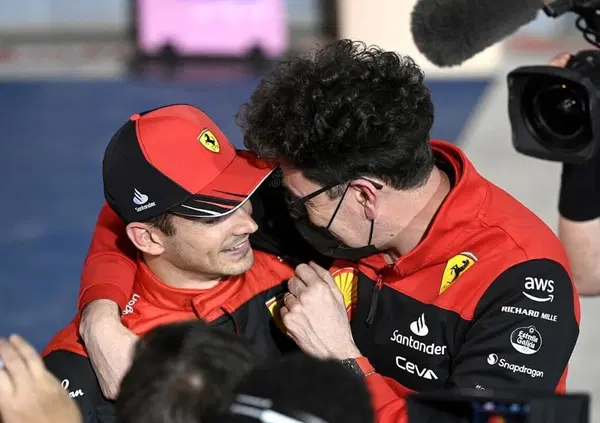 Leclerc e Binotto, l'abbraccio e il team radio che non abbiamo sentito in diretta