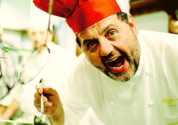 Vissani: &ldquo;I giovani vogliono la fi*a. Non gliene frega niente di lavorare. Tanto ci sono mamma e pap&agrave;&rdquo;. E sui profughi ucraini in cucina, sul caso armi del suo cliente fisso D&rsquo;Alema e su Craxi&hellip;