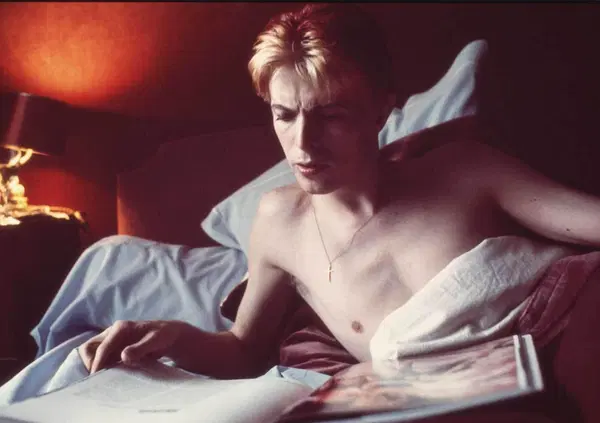 Bowie agli Arcimboldi, alla mostra con il "Duca Bianco" Fabio Cantelli: un viaggio nell'eternit&agrave;